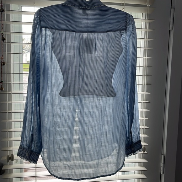 NWT Beautiful light weight blouse - Picture 3 of 14